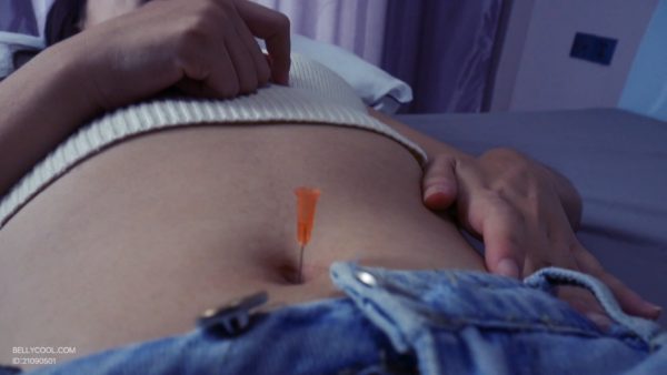 Navel needle try-Moon