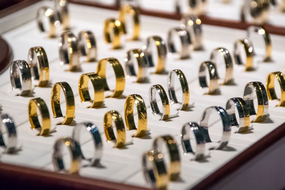 Gold vs Silver Belly Rings – Which is Right for You?