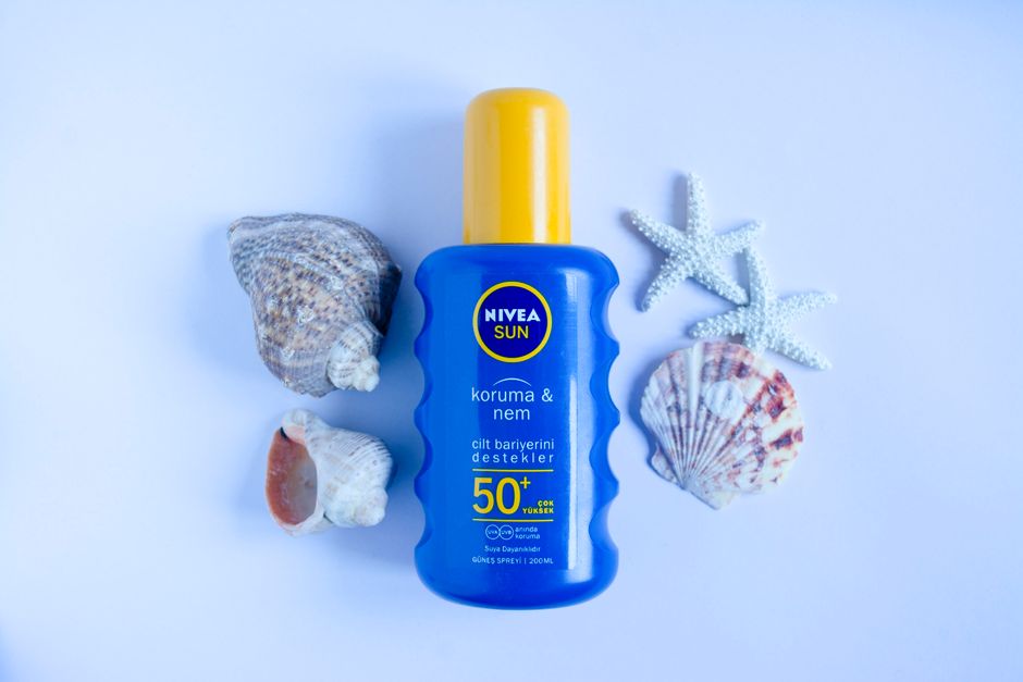 Sunscreen bottle with seashells and starfish for summer skincare